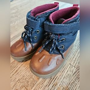 Toddler size 7 carter's duck boots